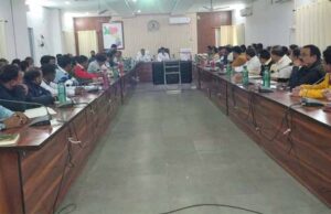 त्रिस्तरीय पंचायत और नगरीय निकाय चुनाव की तैयारियां करें पूर्ण-कलेक्टर