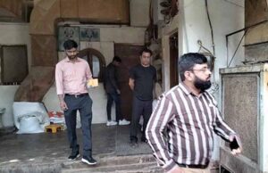 तंबाखू व्यापारी के ठिकानों पर GST का छापा, दस्तावेजों की जांच कर रही टीम