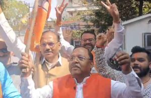 छत्तीसगढ़ में दिल्ली की जीत पर माना जश्न, कार्यकर्ताओं के साथ झूमे मंत्री राम विचार नेताम