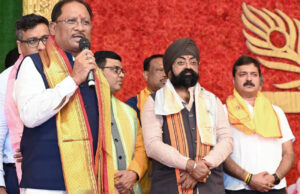 CM साय आज राजधानी रायपुर के डुंडा स्थित अशोका पाम मिडोज कॉलोनी में आयोजित श्रीमद्भागवत कथा में शामिल हुए