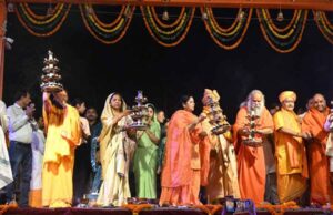 कौशल्या देवी साय ने महानदी महाआरती में शामिल होकर प्रदेश की सुख-समृद्धि की कामना की