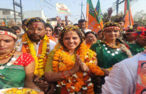 भाजपा की महापौर प्रत्याशी मीनल चौबे की जनसंपर्क रैलीयों में उमड़ रही भीड़