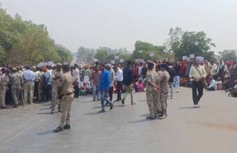 पानी की कमी की चिंता को लेकर बस्तर के किसानों ने किया चक्का जाम