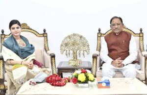 कथावाचक देवी चित्रलेखा ने मुख्यमंत्री विष्णु देव साय से की सौजन्य भेंट