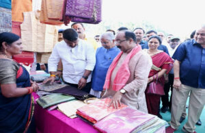 स्थानीय उत्पादों को बाजार उपलब्ध कराने और महिलाओं को सशक्त बनाने का जरिया है सरस मेला – अरुण साव