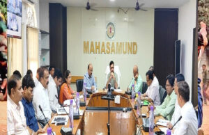 कलेक्टर विनय कुमार लंगेह ने आज सुबह 10 बजे से साप्ताहिक समय सीमा की बैठक ली