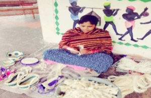 जगदलपुर : शीशल कला को बस्तर अंचल के विभिन्न क्षेत्रों में पहुंचा रही शोभा बघेल