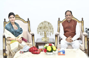 मुख्यमंत्री विष्णु देव साय से प्रसिद्ध कथावाचक देवी चित्रलेखा की सौजन्य भेंट