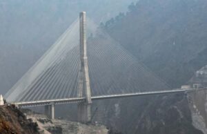 पहाड़ों के बीच प्रगति का सेतु ‘अंजी खड्ड’