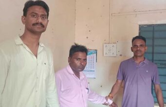 रतलाम में लोकायुक्त ने पटवारी संघ के अध्यक्ष को रिश्वत लेते पकड़ा