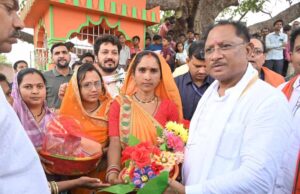 झुरानदी में बिना पूर्व सूचना पहुंचे मुख्यमंत्री, चौपाल लगाकर सुनीं ग्रामीणों की समस्याएं