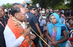 मुख्यमंत्री साय का हरगवां गांव में औचक दौरा