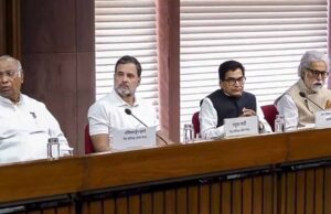 रक्षा मंत्री राजनाथ सिंह की अध्यक्षता में हुई बैठक में सभी दलों ने सरकार के साथ एकजुटता की बात कही