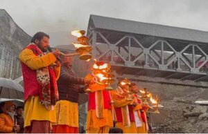 2013 के जलप्रलय के बाद हो गई थी बंद, केदारनाथ धाम में 12 साल बाद फिर गंगा आरती शुरू