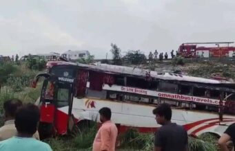 इटावा में डबल डेकर बस गिरी, दो मरे, सीएम योगी ने हादसे को लेकर शोक जताया
