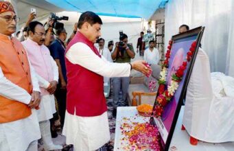 मुख्यमंत्री डॉ. यादव ने स्व. ब्रम्हानंद यादव को पुष्पांजलि अर्पित कर दी श्रद्धांजलि