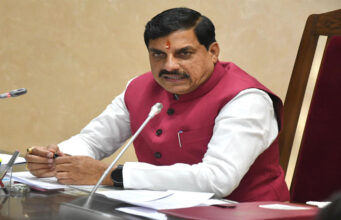 मुख्यमंत्री डॉ. यादव ने की बाढ़ प्रभावित गांवों से 300 लोगों के सफल रेस्क्यू ऑपरेशन की सराहना