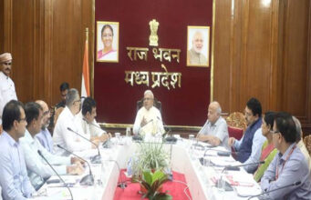 पीएम जनमन योजना के कार्यों की गुणवत्ता पर विशेष ध्यान दें : राज्यपाल पटेल