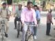 सतना कलेक्टर डॉ. सतीश कुमार का सादा अंदाज, साइकिल से पहुंचे ऑफिस