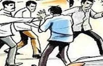 नरसिंहपुर में कानून का मखौल: पुलिस चौकी के भीतर युवक की पिटाई, 5 आरोपी घेरे में