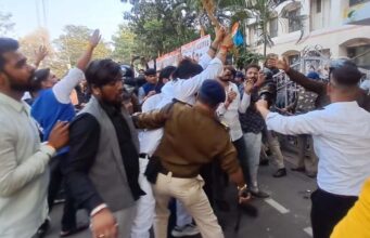 भोपाल में सियासी बवाल: कांग्रेस कार्यालय में घुसकर भाजपाईयों ने मचाया उत्पात, खिड़कियों के शीशे तोड़े