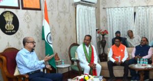 राज्यपाल डेका से छत्तीसगढ़ रेडक्रॉस की नवगठित प्रबंध समिति की सौजन्य भेंट