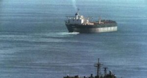 भारत के करीब ईरानी टैंकर पर अमेरिका का हमला, हिंद महासागर में 3 जहाजों की घेराबंदी