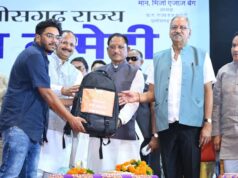 मुख्यमंत्री विष्णु देव साय ने हज यात्रियों को वितरित किया फर्स्ट एड किट: सफल हज यात्रा के लिए शुभकामना देकर यात्रियों का किया स्वागत