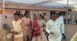 जामनगर में दुल्हन ने शादी से पहले किया मतदान, लोकतंत्र की मिसाल