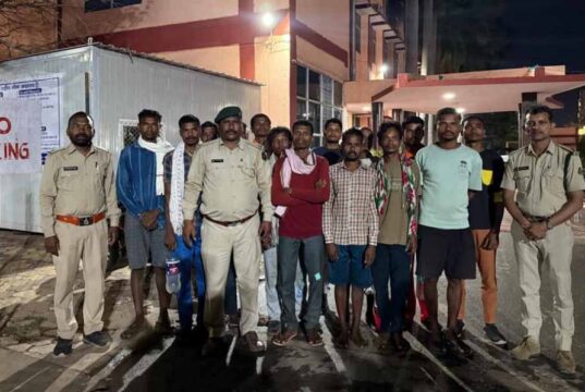 जगदलपुर में बड़ी कार्रवाई: जंगल कब्जे की साजिश नाकाम, 14 ग्रामीण गिरफ्तार