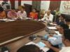 Meerut में IGRS शिकायतों पर लापरवाही: 9 अफसरों की वेतन कटौती, 155 को नोटिस