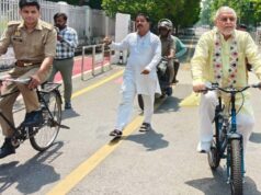 सीएम योगी की प्रेरणा से ईंधन बचत अभियान को मिली नई रफ्तार, साइकिल से विधानसभा पहुंचे वित्त मंत्री