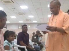 जनता दर्शन में सीएम योगी का सख्त संदेश,बच्चों को स्कूल भेजें, नौकरी में सिफारिश नहीं चलेगी