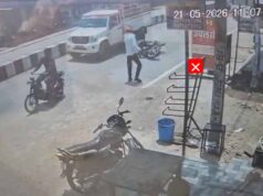 धमतरी में दर्दनाक सड़क हादसा, पिकअप के नीचे आने से बाइक सवार की मौत, VIDEO सामने आया