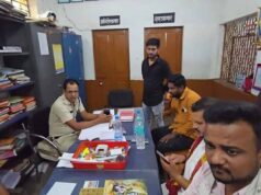बिलासपुर में कबाड़ माफिया की VIP एंट्री! थाने में बैठकर चाय पीते तस्वीर वायरल