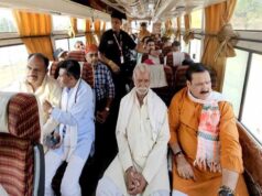 मंत्री टेटवाल सार्वजनिक बस से यात्रा कर अपने कार्य क्षेत्र पर पहुँचे