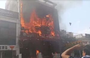 लखनऊ के अलीगंज में तीन मंजिला इमारत में भीषण आग, एक दर्जन से अधिक मौत की आशंका