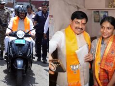 स्कूटी से 12वीं टॉपर चांदनी के घर पहुंचे CM मोहन यादव, तंग गलियों में देख लोग रह गए हैरान