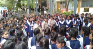 जनजातीय छात्राओं को सुरक्षा और अधिकारों के प्रति किया जा रहा जागरूक