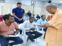 लखनऊ में जनता दर्शन, सीएम योगी ने सुनीं फरियादियों की समस्याएं, दिए सख्त निर्देश
