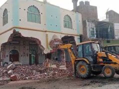 200 साल पुरानी मस्जिद पर चला बुलडोजर, हाईकोर्ट के फैसले के बाद बड़ी कार्रवाई