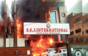 लखनऊ में कोचिंग सेंटर वाली इमारत में भीषण आग, अफरा-तफरी के बीच रेस्क्यू जारी