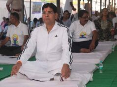 रायपुर : छत्तीसगढ़ महतारी और भगवान धनवंतरि की वंदना से सारंगढ़ में योग दिवस का शंखनाद