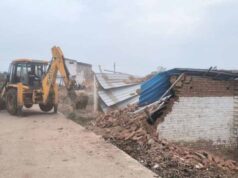धमतरी में 50 से ज्यादा अवैध घरों को नोटिस, भड़के ग्रामीणों ने राजस्व टीम को घेरा