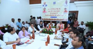 रेशम, खादी और हथकरघा क्षेत्र को नई दिशा: केंद्रीय वस्त्र मंत्री गिरिराज सिंह ने दिए महत्वपूर्ण निर्देश