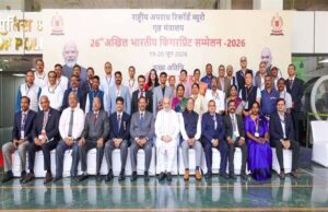 डीजीपी कैलाश मकवाणा से राष्ट्रीय स्तर पर सम्मानित फिंगरप्रिंट विशेषज्ञ निरीक्षक योगेन्द्र साहू ने की सौजन्य भेंट