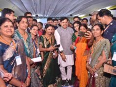 मुख्यमंत्री डॉ. यादव ने कुकरू में कृष्णा आजीविका स्व-सहायता समूह की महिलाओं से किया आत्मीय संवाद