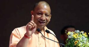 देवरिया में सीएम योगी का कड़ा संदेश, आस्था से खिलवाड़ पर चेतावनी