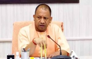 झांसी में सीएम योगी की समीक्षा बैठक: कानून-व्यवस्था और विकास कार्यों पर सख्त निर्देश