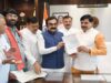 जबलपुर एयरपोर्ट का नाम वीरांगना रानी दुर्गावती के नाम पर रखने का प्रस्ताव, मंत्री राकेश सिंह ने मुख्यमंत्री को सौंपा पत्र